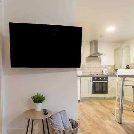 Bushwood By Interhome * הלסטון